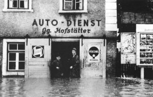 07Hofstätter 1951 Marktplatz Hochwasser