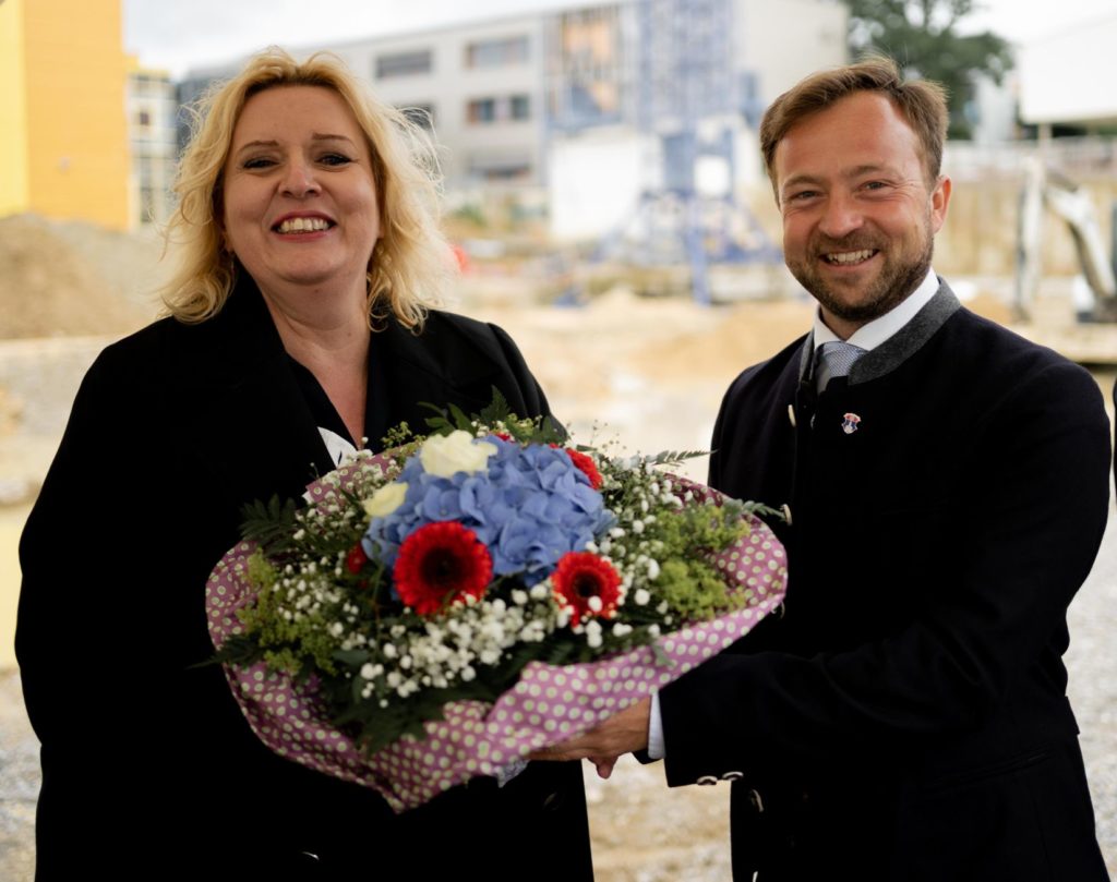 07Grundstein Blumen Reiss